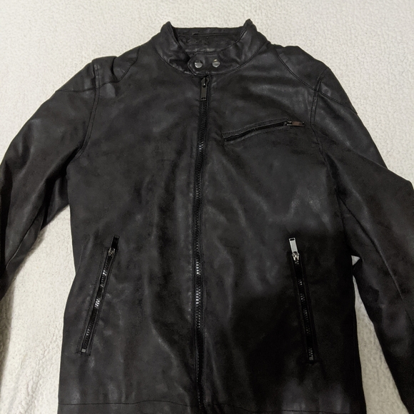 Guess jacket with some crumbling in neck area - Picture 10 of 10